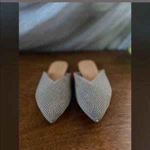 AE V-Cut Pointed Toe Mule